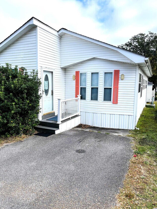 5400 Little River Neck Rd, North Myrtle Beach, SC 29582 House for