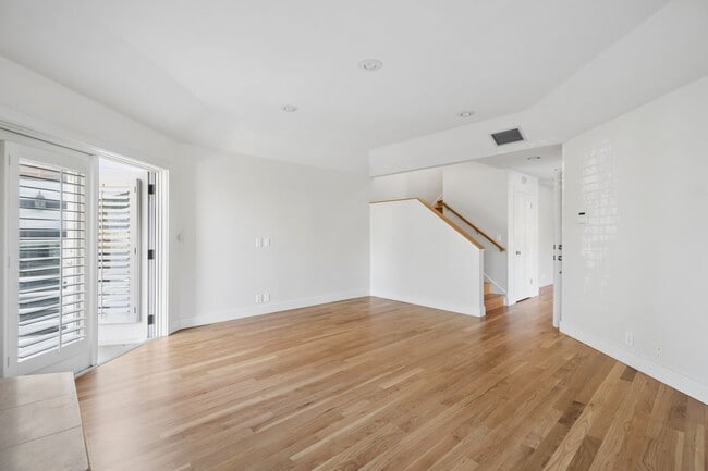 Building Photo - 721 Marigold Ave