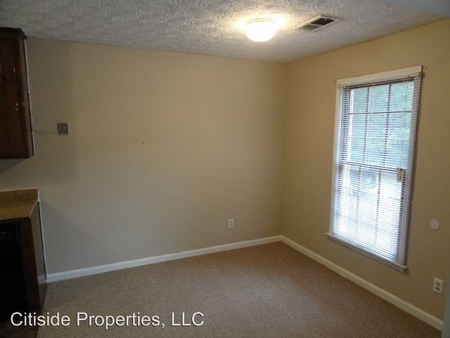 Building Photo - 2870 Lakemont Dr SW