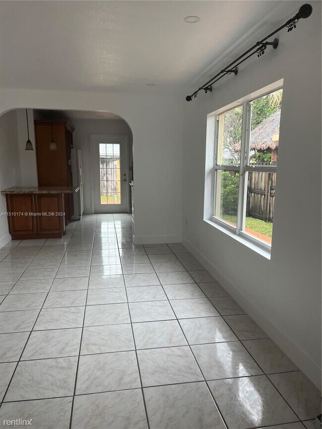 Building Photo - 3 br, 2 bath House - 2437 NW 33rd St # 2437