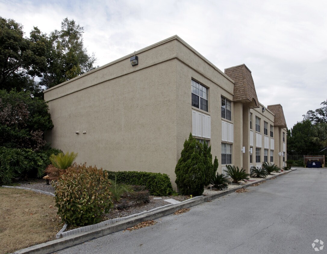 Building Photo - 415 Lakeview St
