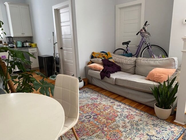 Building Photo - 3 Bedroom 3 Bath Apartment in North Centra...
