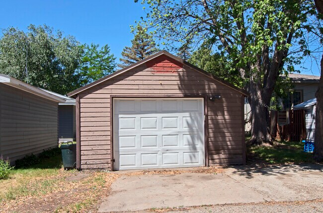 Building Photo - 948 36th Ave N