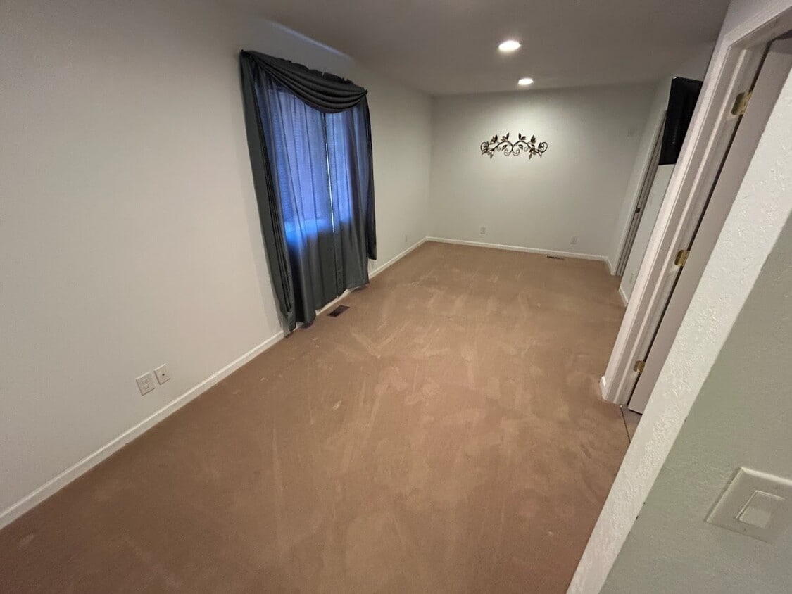 Foto del edificio - 510 N Cass St