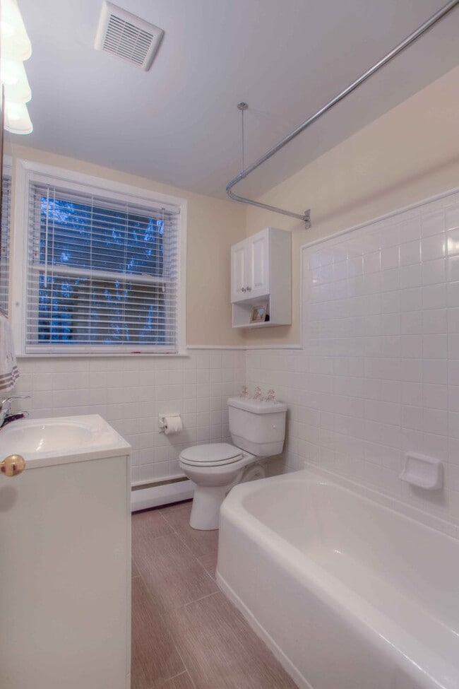 Interior Photo - Paoli Court