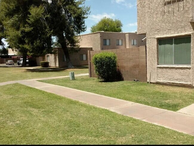 Foto del edificio - 600 S Dobson Rd