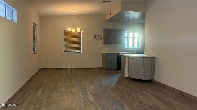 Foto del edificio - 2336 W Orange Dr