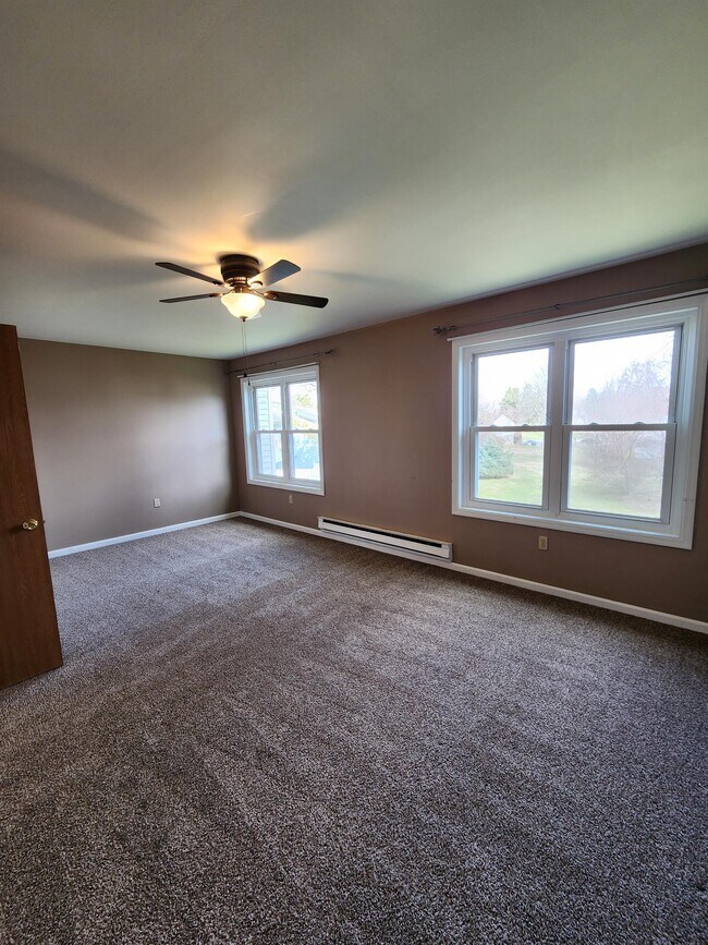 Building Photo - 126 Pickwick Pl