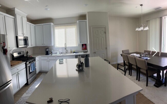 Building Photo - Lovely 3 Bedroom / 2 Bathroom for rent $2,600