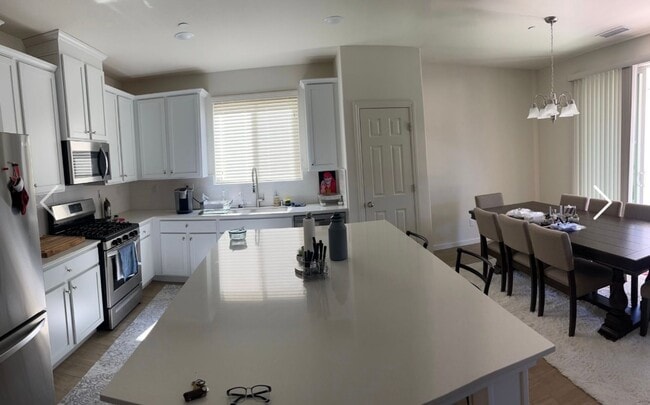 Building Photo - Summer Special $200 Off 1st Month Rent!!!
