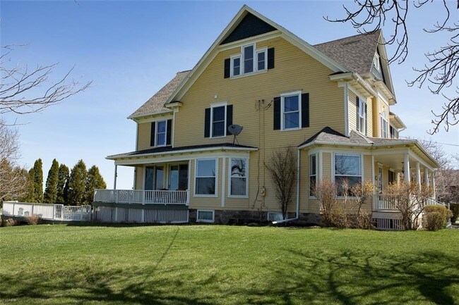 Building Photo - 4859 Stapley Rd