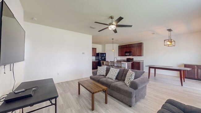 Foto del edificio - Welcome to your spacious and inviting 5-be...