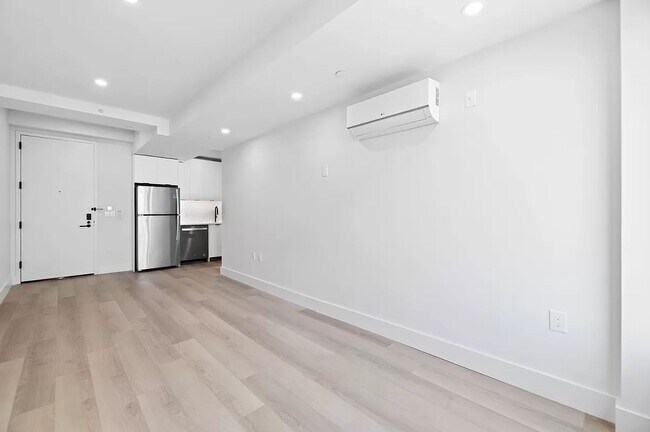 Foto del edificio - 215 East 124th Street