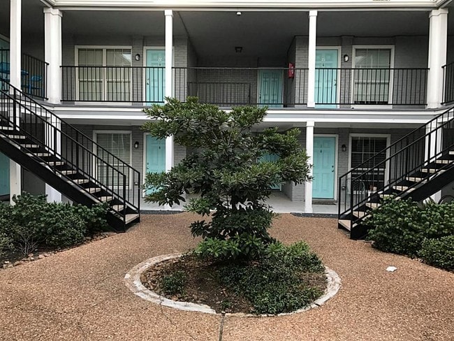 Building Photo - 300 Pecore St