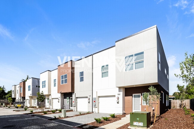 Building Photo - 8076 Quiet Knolls Dr