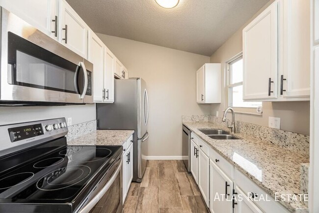 Building Photo - 2115 Bainbridge Rd