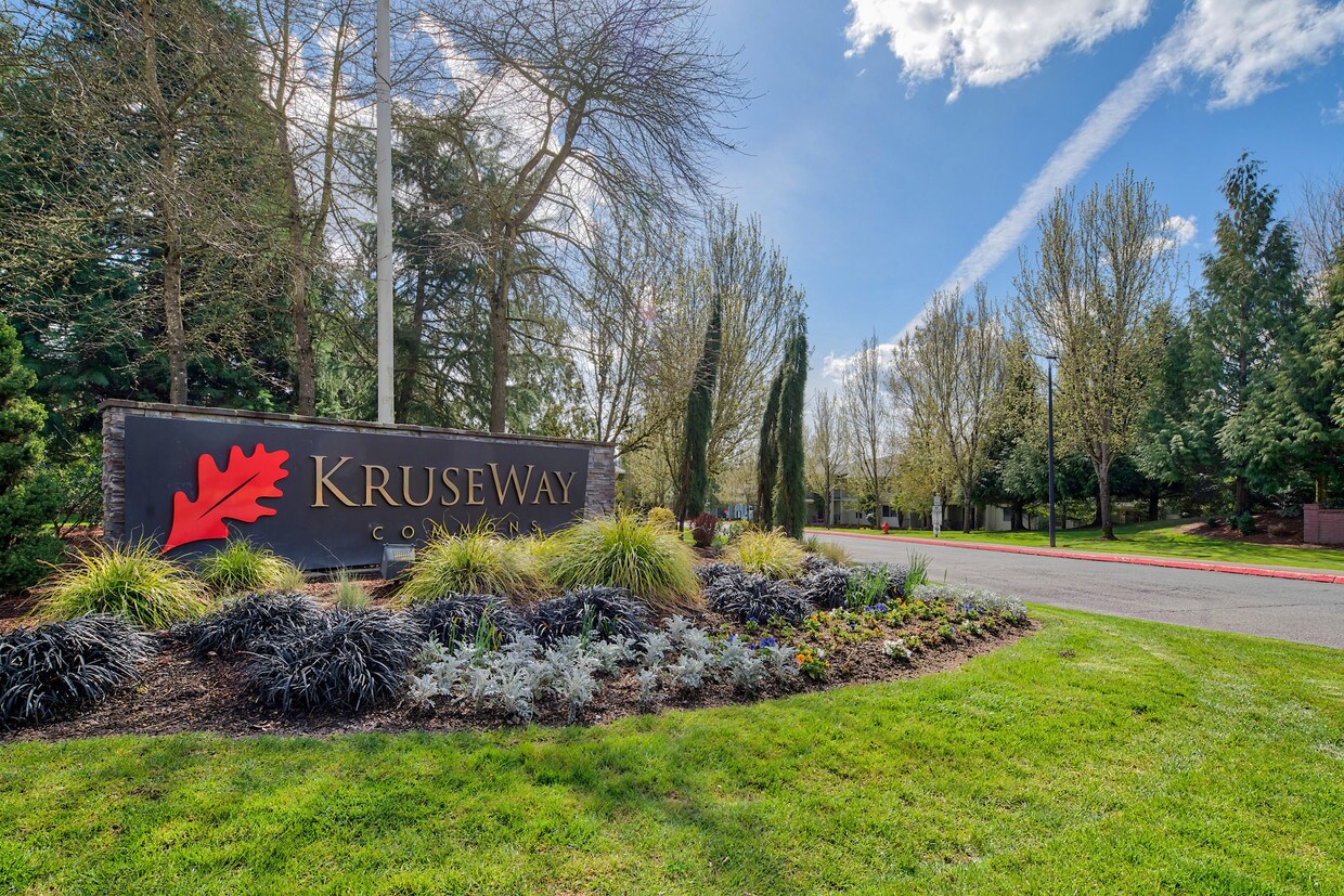 Kruseway Commons Apartments in Lake Oswego, OR