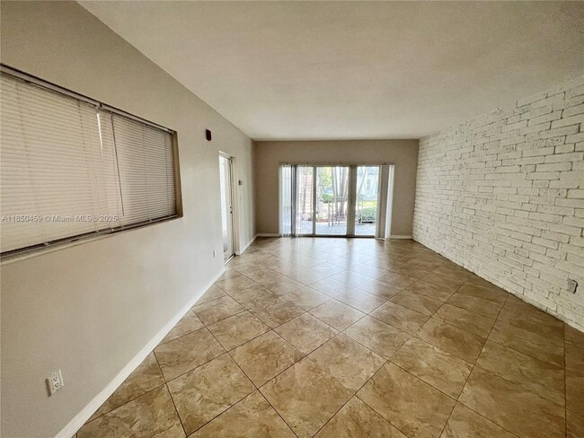 Foto del edificio - 946 Bay Dr