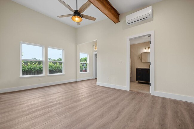 Building Photo - Luxury 2 bedroom 2 bath with one car garag...