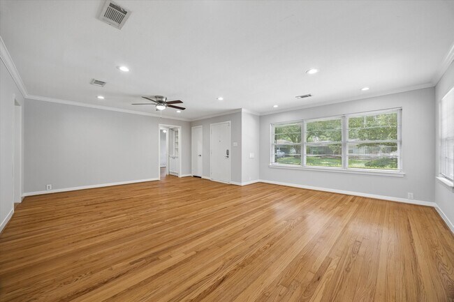 Foto del edificio - 8511 Bluegate St