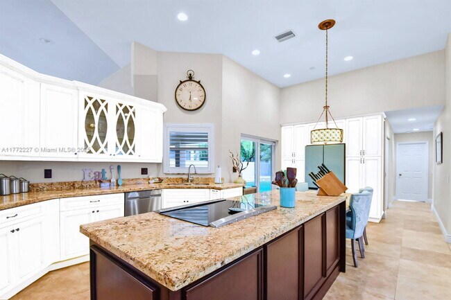 Foto del edificio - Verona Lake Drive, Weston, FL 33326 - 4 BR 2.5 BA single-family home