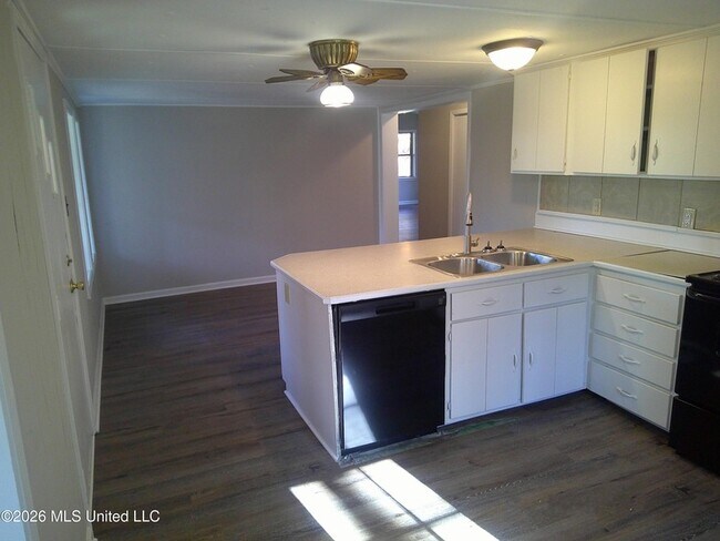 Foto del edificio - 779 Ridge Crest Dr