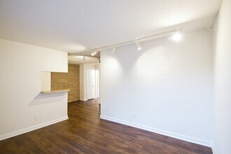 Building Photo - 936 Heights Blvd