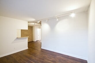 Building Photo - 936 Heights Blvd