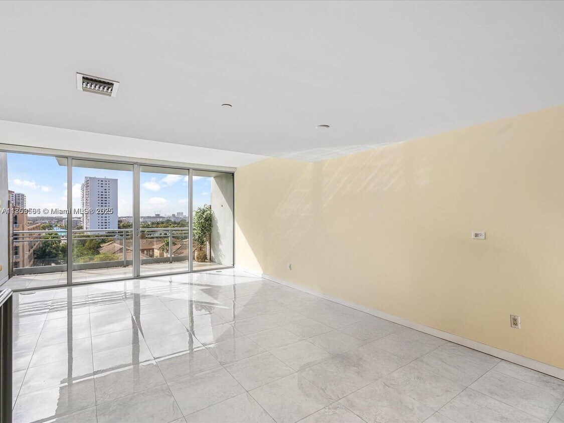 Foto principal - 2950 NE 188th St
