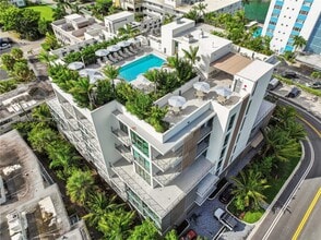 Building Photo - 10281 W Bay Harbor Dr