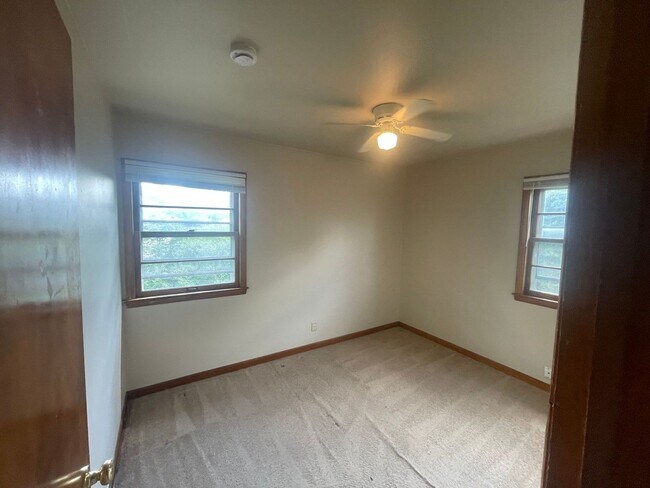 Building Photo - 5902-5904-5904 N 37th St