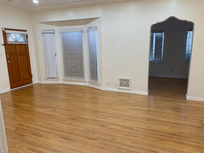 Entryway and living area - 4192 6th Ave