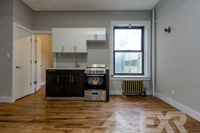 Building Photo - 83 E 94th St