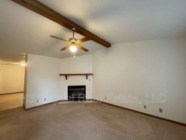 Building Photo - 630 Carol Ann Dr