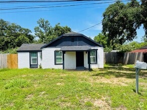 Building Photo - 506 N Hackberry St