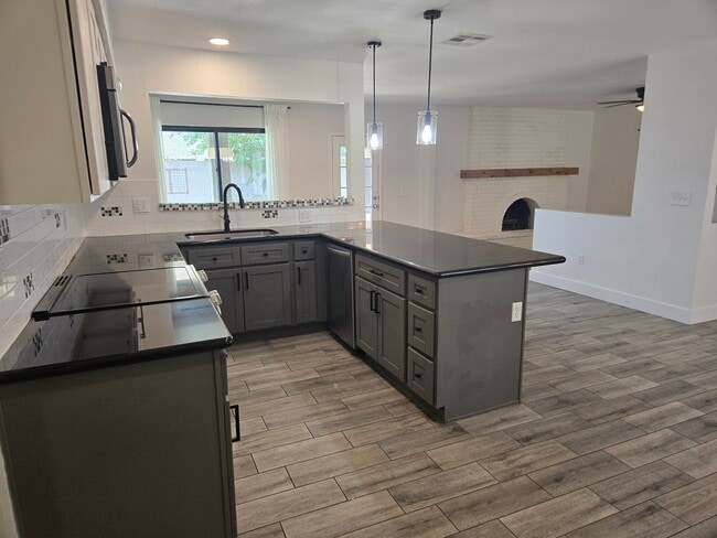 Foto del edificio - Coming Soon! ?Beautiful 4 bed, 2 bath Home, NO HOA! (Available 05/15/26)