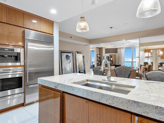 Foto del edificio - 9705 Collins Ave
