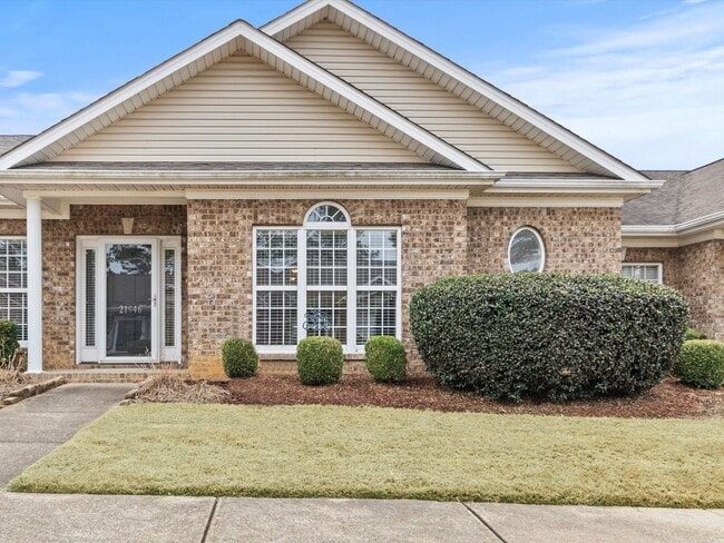 Foto del edificio - Elegant Townhome with Open Floor Plan and Modern Upgrades!