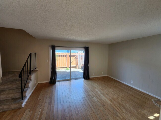 Building Photo - 1449 Bel Air Dr