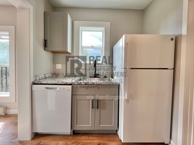 Building Photo - 1100 Dodge Ct