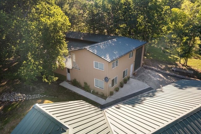 Building Photo - 100 Kings Pt Dr