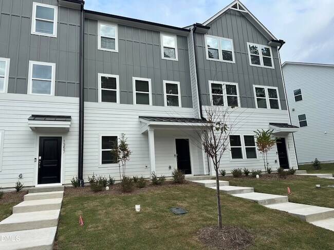 Building Photo - 1359 Hasse Ave
