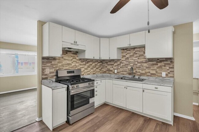 Foto del edificio - Updated & Spacious 4 Bedroom home in Urbana - Available Now