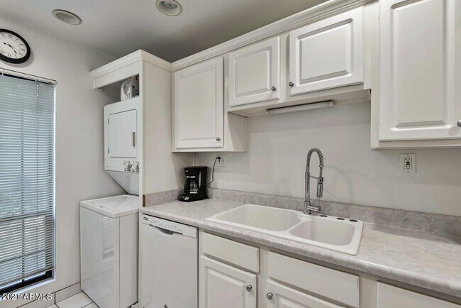 Building Photo - 5221-5224 N 24th St