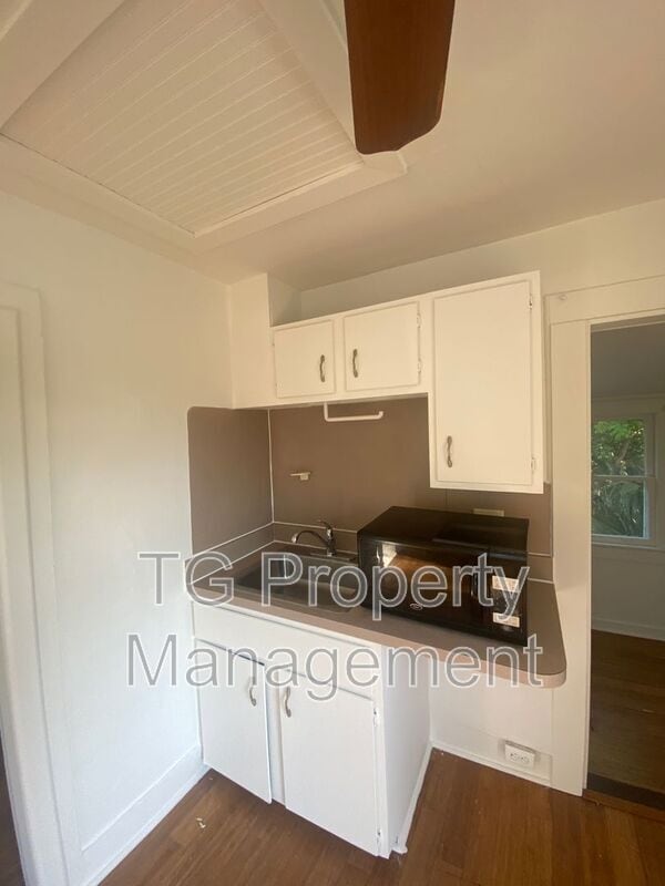 Building Photo - 32 Sanford St