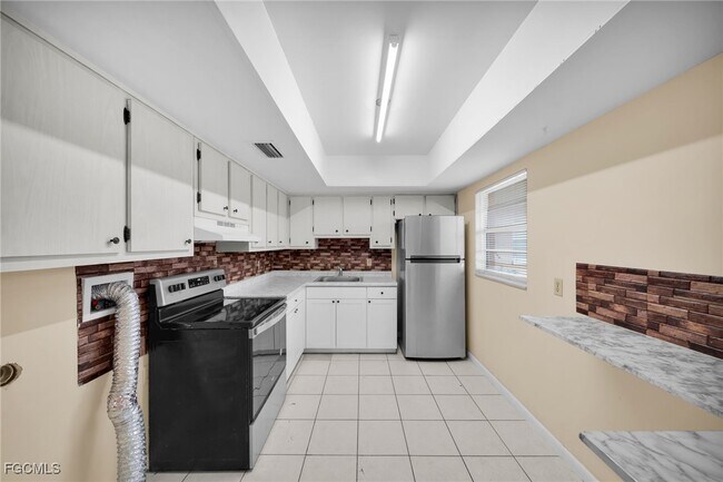 Foto del edificio - 4824 Lucaya Dr