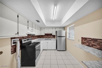 Building Photo - 4824 Lucaya Dr