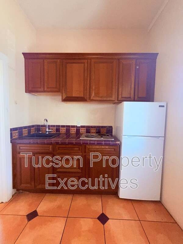 Foto del edificio - 502 E University Blvd