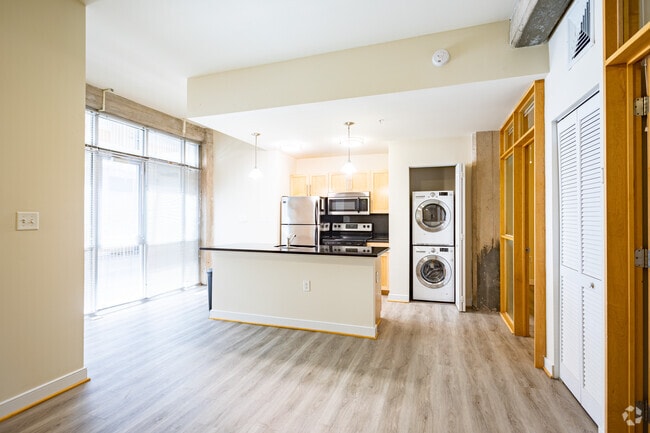 2BR, 2BA - Atrium Lofts at Cold Storage