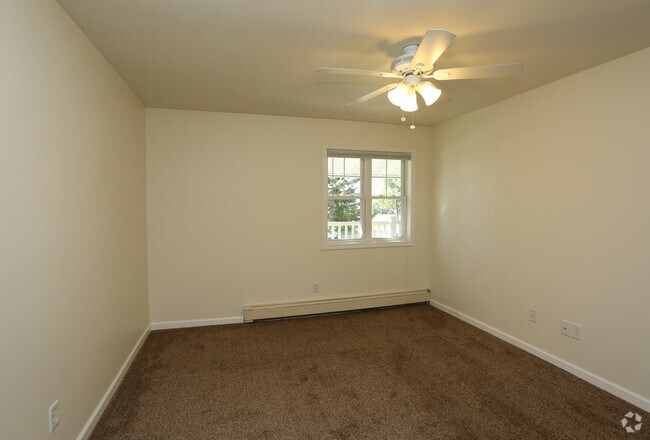 Village Green East Apartments Janesville Wi Apartments Com